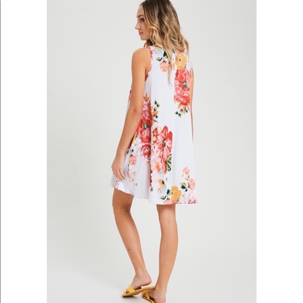 Last 2! Floral Shift Dress!🌺 - Picture 7 of 8